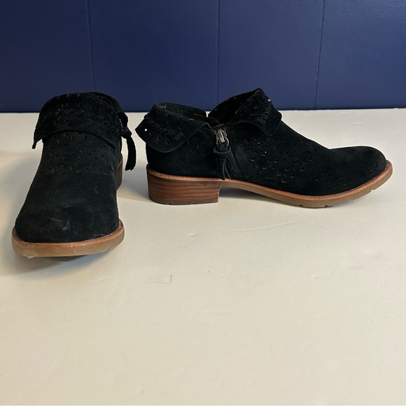 Sofft Shoes - Sofft‎ Brinkley Laser Cut Black Leather Bootie Size 7